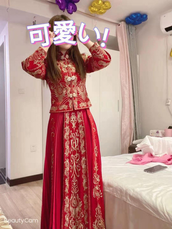 观山湖区穿婚服的女人